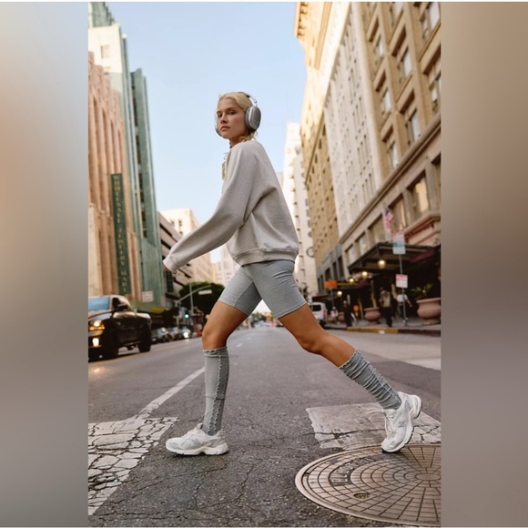 NWT Free People For The Win Pullover in Oatmeal Heather - Picture 3 of 4